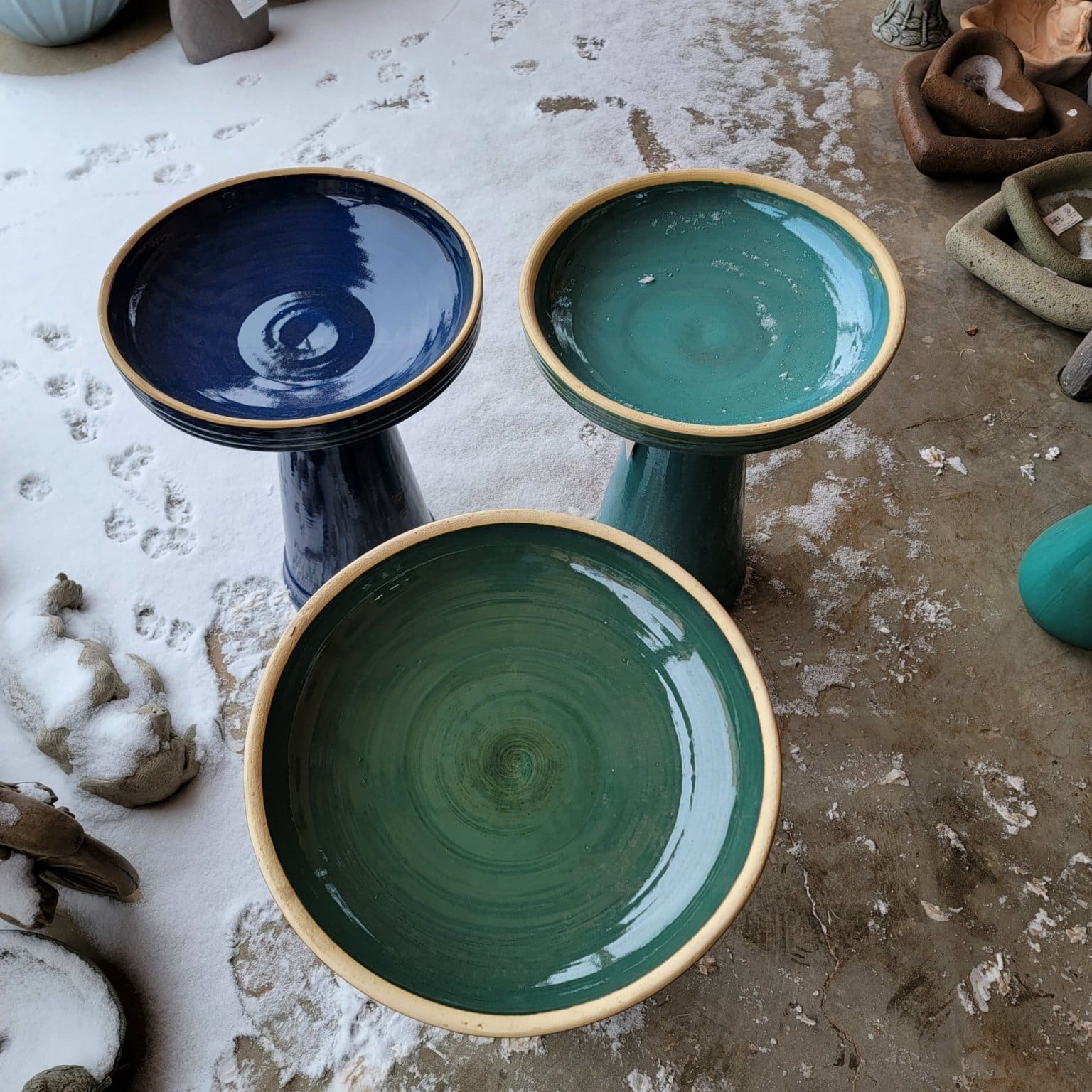 Simple Elegance Birdbath - Image 3