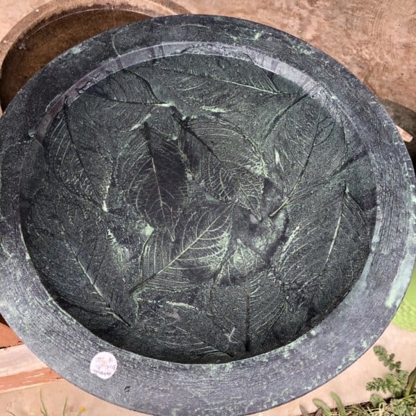 Campania Hydrangea Leaf Birdbath - Image 2