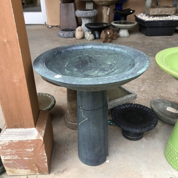Campania Hydrangea Leaf Birdbath