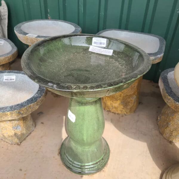 Bunting Birdbath - Image 2